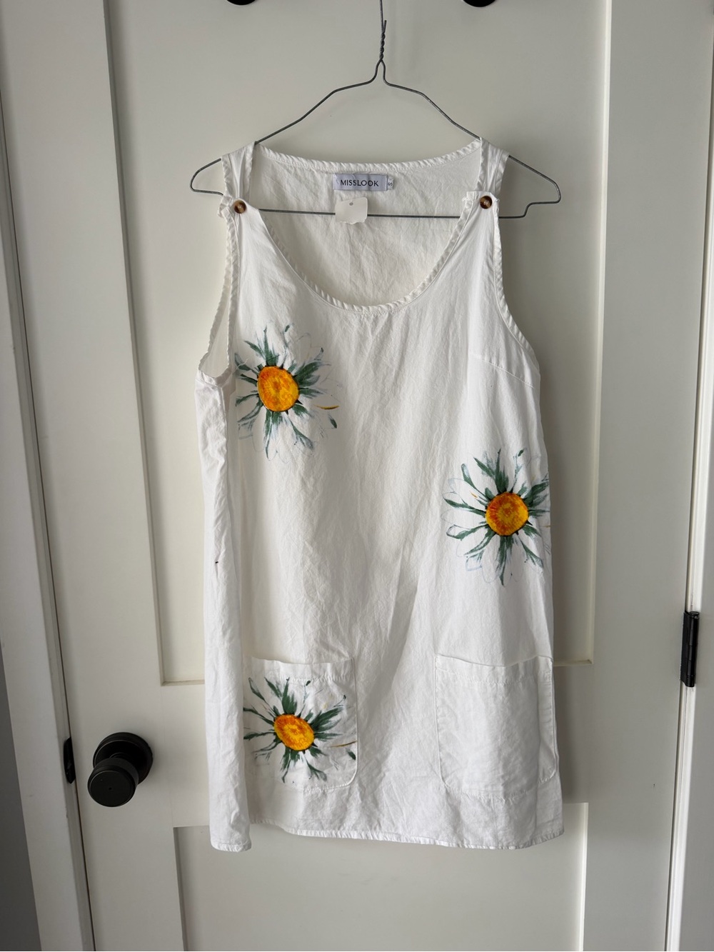 MISSLOOK White Mini Dress with Sunflower Motifs